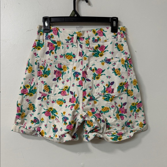 Gitano Women's Floral Print Shorts - White and Multicolor 1990’s - Picture 3 of 4